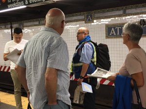 Evacuación en metro de Nueva York tras descarrilamiento