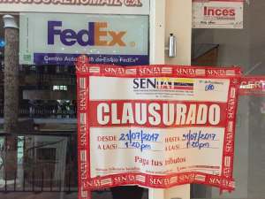 Cierran media docena de tiendas que se sumaron al paro en Los Teques (+fotos)