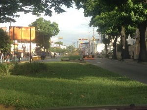 De El Hatillo a El Cafetal persisten las barricadas a pesar de culminar el paro cívico (Fotos)