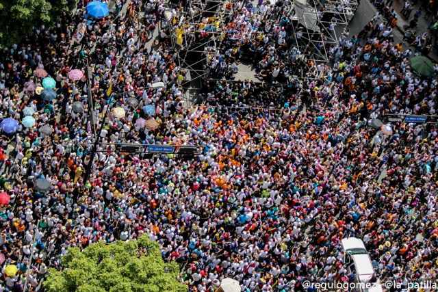 Lo que usted no vio de la concentración por los 100 días de resistencia. Fotos: LaPatilla.com