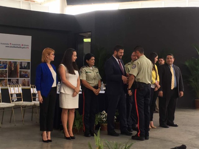 El alcalde David Smolansky entregó reconocimientos al cuerpo policial del municipio El Hatillo (Foto: Prensa Alcaldía El Hatillo)