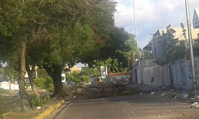 Foto: Maracaibo amaneció con varias barricadas / Cortesía 