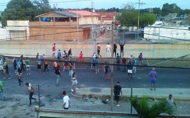 Denuncian daños en cerca perimetral del Metro de Maracaibo