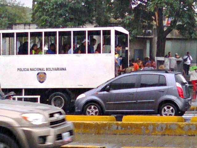 Foto: La PNB también cubre la ruta en el Municipio Libertador por paro de transportistas / Javier Mayorca 