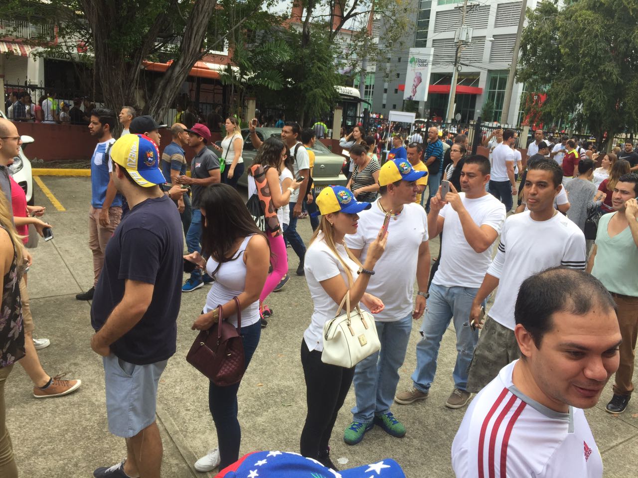 Venezolanos en Panamá durante la consulta popular #16Jul (foto)