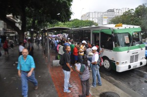 Transportistas mantendrán paro hasta ajustar tarifa a  300 bolívares