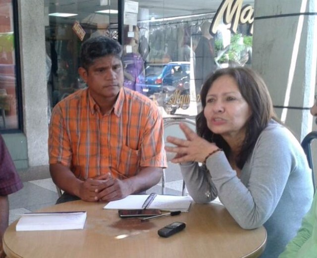 Pastora Medina, acompañada de miembros del Movimiento Ecologico.