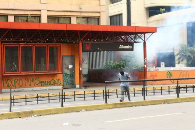 GNB reprime a manifestantes en Altamira / Foto: Will Jiménez - la Patilla