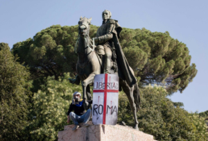Estatua de Simón Bolívar en Roma y escudero juntos por la libertad #19Jul (Foto)