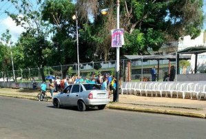 10:05 am En San Félix colocaron sillas para los votantes… y se quedaron vacías #30Jul (FOTO)