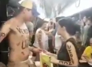 Silente y contundente: En el Metro de París también protestan los venezolanos (VIDEO)