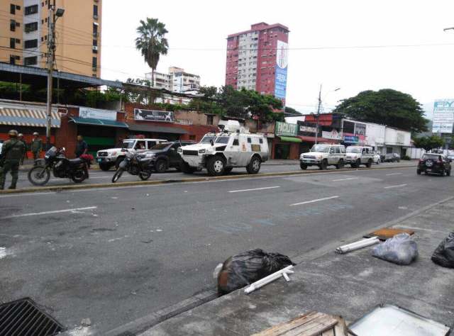 GNB reprimió a abuelitas en la avenida Sucre de Maracay (Foto: @borolaki)