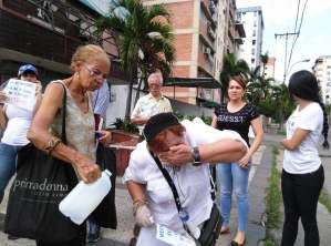 La “gloriosa” GNB reprime a abuelitas en Maracay #4Jul (Fotos)