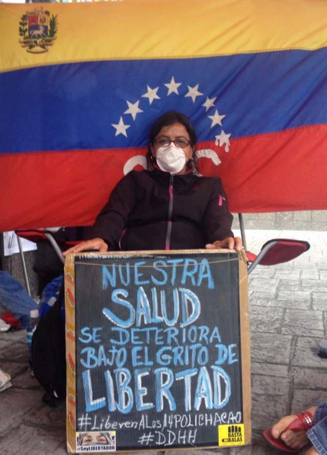 Los familiares de los funcionarios de Polichacao se mantienen en huelga de hambre. Foto: LaPatilla.com