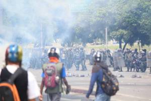 Hieren a cinco trabajadores de la prensa durante represión en Bello Campo #22Jul
