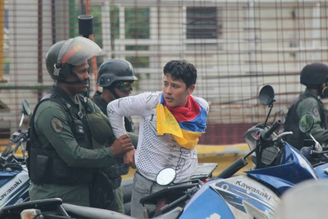 Detenidos en Bello Campo este #27Jul tras represión de la GNB / Foto: Régulo Gómez