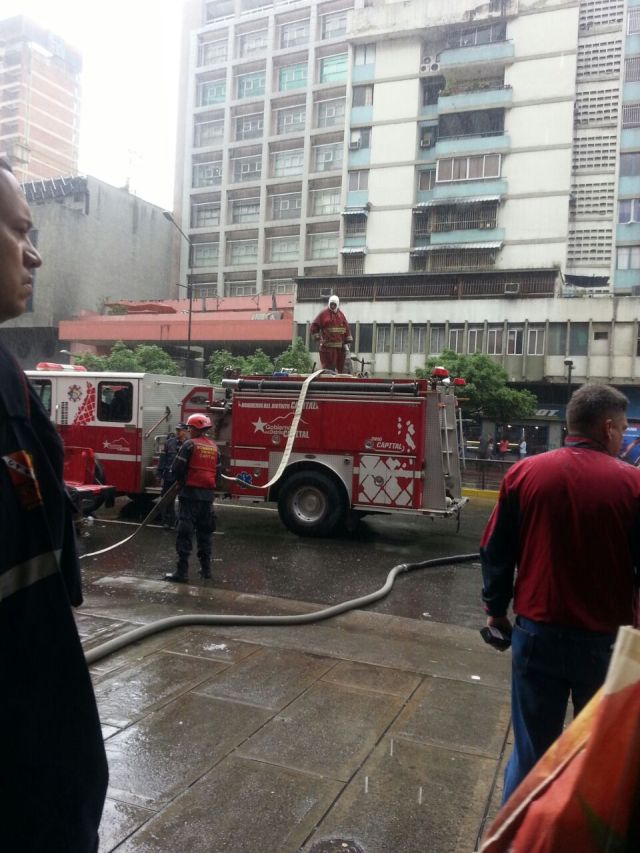 Foto: Reportan incendio en la sede de Inavi en Chacao/ Cortesía 