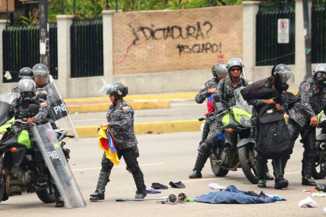 PNB arremetió contra manifestantes en Altamira (Foto: Will Jiménez / LaPatilla)