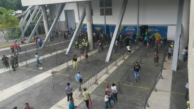 Asi se encuentra el Poliedro de Caracas, el mega centro del fraude  2:50 pm