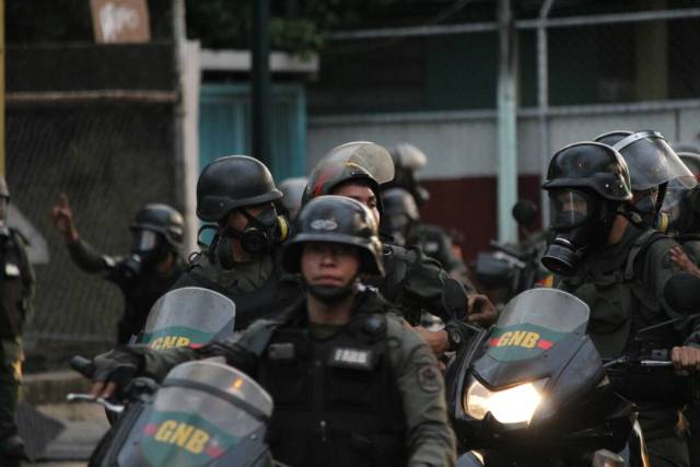 Represión brutal con detenidos en Chacao mientras Maduro transmitía cadena grabada. Foto: Régulo Gómez / LaPatilla.com
