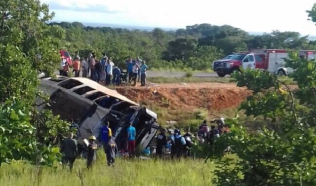 Accidente en la vía Puerto  Ordaz - Ciudad Bolívar // Foto @galindojorgemij 