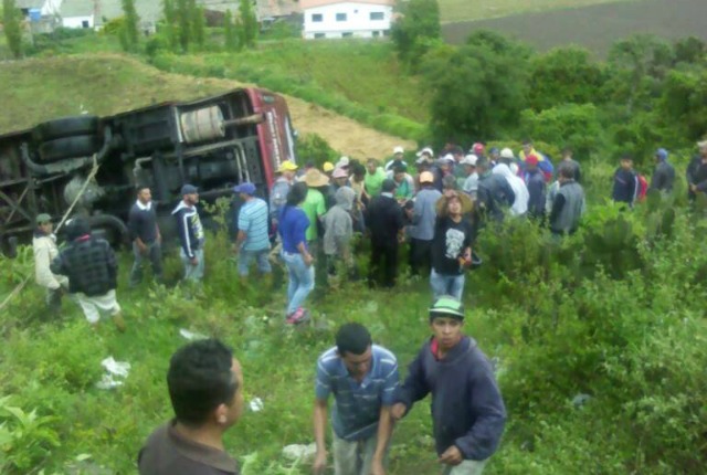 Foto: Al menos dos fallecidos y 27 heridos deja accidente en la carretera trasandina en Mérida / Jorge Galindo 