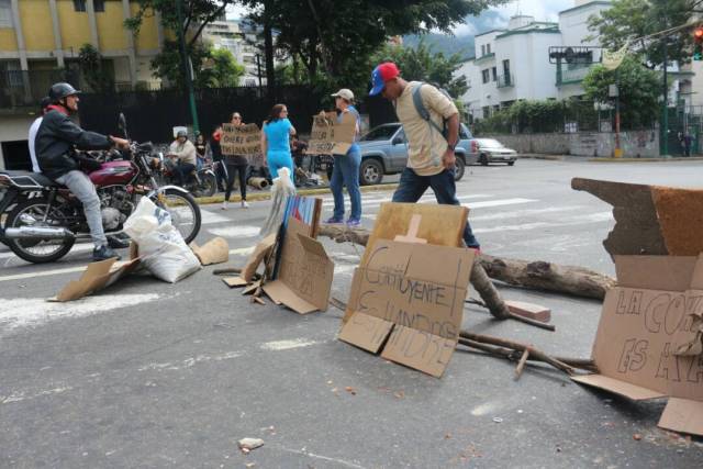 Avenida Andrés Bello con barricadas / Fotos: Will Jiménez