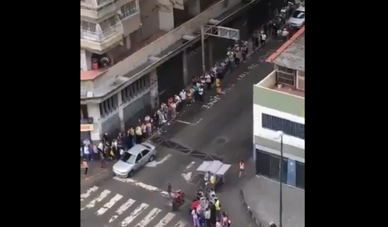 Foto: En San José en la avenida Fuerzas Armadas salieron para la consulta popular / cortesía