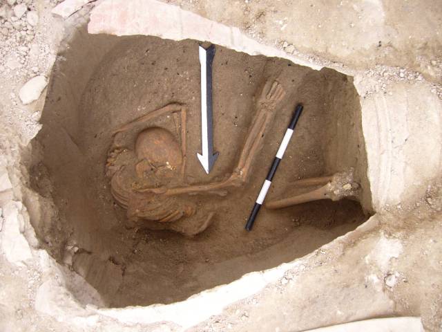 Foto: Uno de los cadáveres enterrados en la ciudad de Sidón / elpais.com