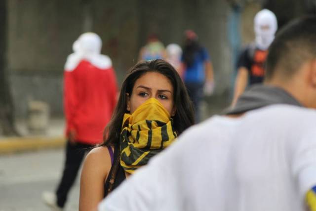 GNB reprime con lacrimógenas trancazo en Altamira y Chacao: La resistencia se mantiene. Foto: Régulo Gómez / LaPatilla.com