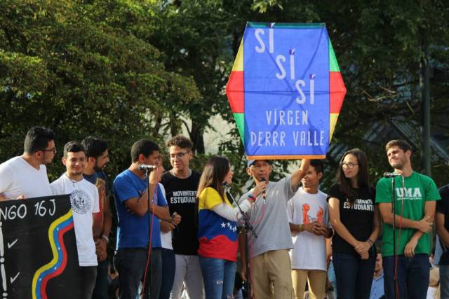 El Movimiento Estudiantil encabeza el cierre de campaña en la plaza Sadel. Foto: Régulo Gómez / LaPatilla.com