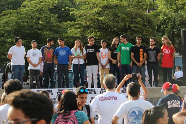 El Movimiento Estudiantil encabeza el cierre de campaña en la plaza Sadel. Foto: Régulo Gómez / LaPatilla.com