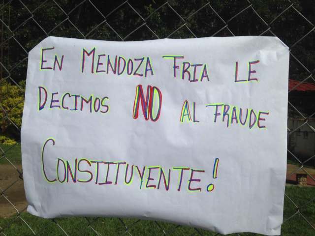 Foto: Colocan carteles en Valera contra la Constituyente de Maduro  / Corando Pérez
