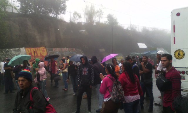 Foto: Protestan en El Junquito por aumento de pasaje / Fanny  Mora