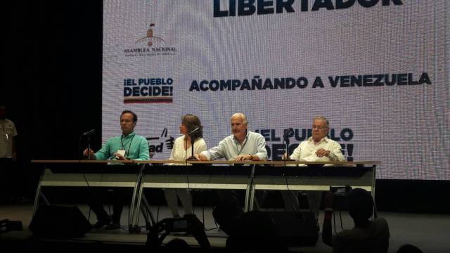Expresidentes de al menos cinco países asistieron como observadores internacionales. Foto: Eduardo Ríos / LaPatilla.com
