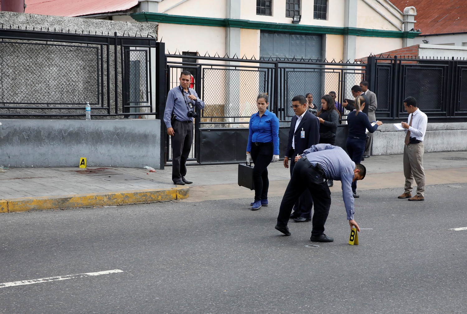 Fiscalía inicia investigación sobre enfermera asesinada por paramilitares en Catia (Fotos)