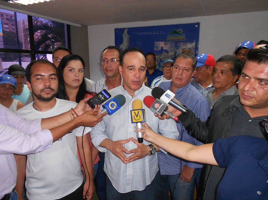 Cámara Municipal toma juramento a Frank Díaz como alcalde de Lechería