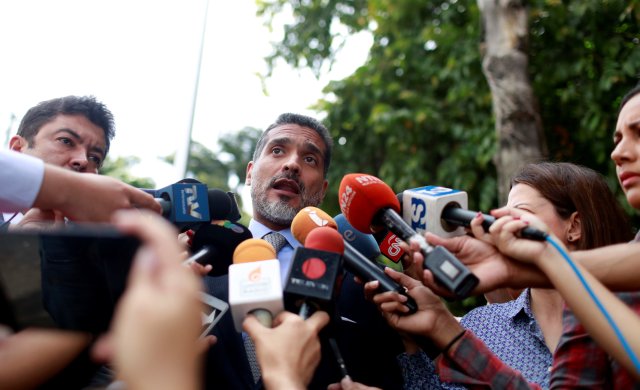 Juan Carlos Gutierrez, abogado de Leopldo López acudió al Tsj este 10 de julio 2017. REUTERS/Marco Bello