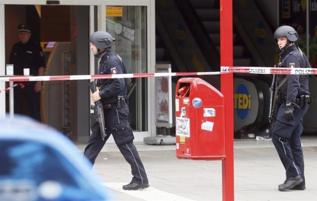 Foto: Un muerto en un ataque a cuchilladas en un supermercado de Hamburgo / EFE