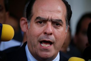 Julio Borges denuncia que el Gobierno ordenó atacar el Palacio Legislativo