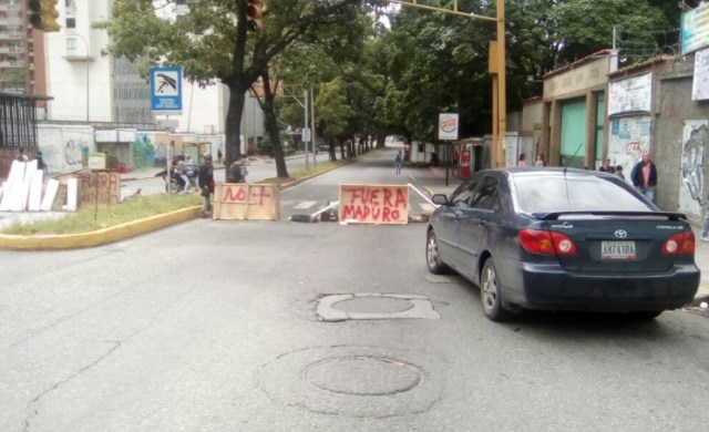 Avenida Rómulo Gallegos, frente al Don Bosco // Foto @edgarcardenasp
