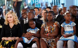 Madonna inaugura un hospital de cirugía infantil en Malaui