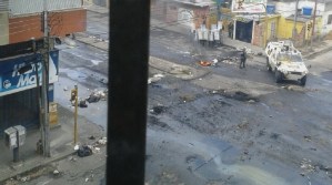 Entre escombros y barricadas amaneció el centro de Maracay #30Jul (Fotos)
