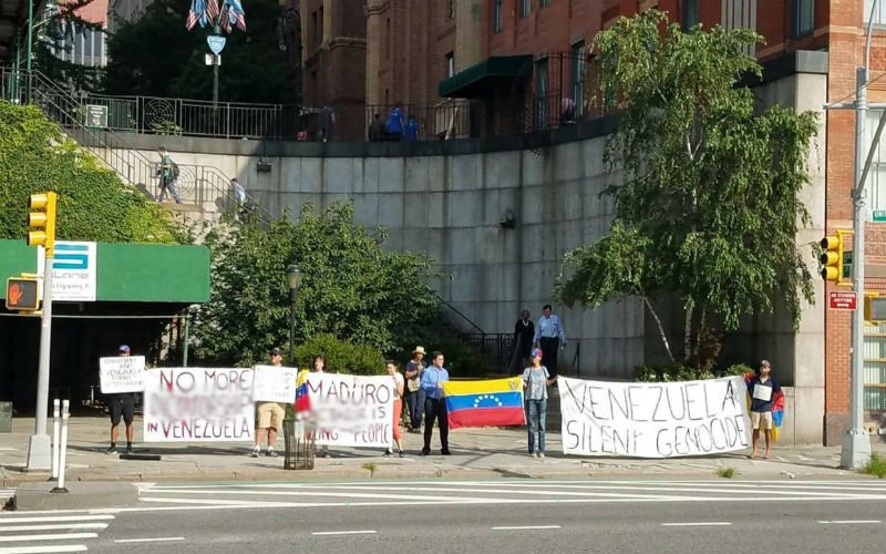 Venezolanos rechazan en la ONU visita de Lucena y Moncada (video)