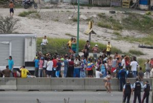 Reportan saqueos a camiones en Barquisimeto #3Jul