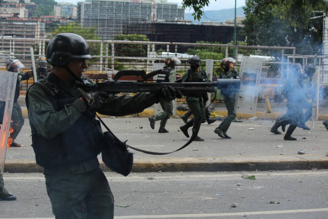 Disparos de lacrimógenas horizontales y demás atrocidades: La represión en Bello Campo (Fotos)