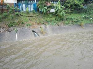 Así está el Río Guaire a causa de las lluvias por la tormenta Don (fotos)