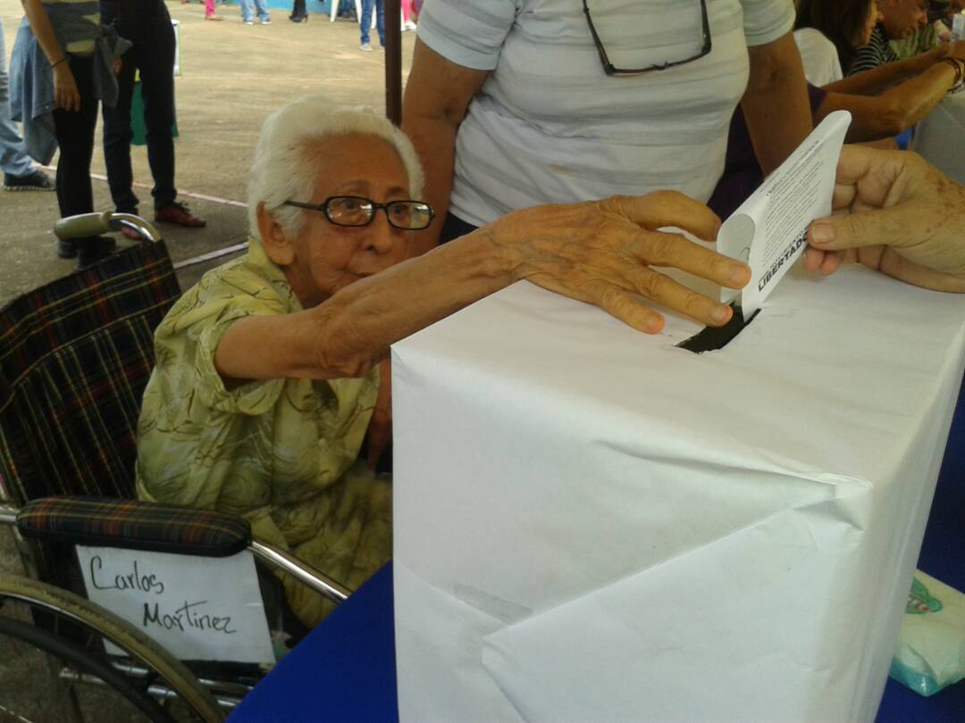 Tiene 99 años y participó en la consulta popular (foto) #16Jul