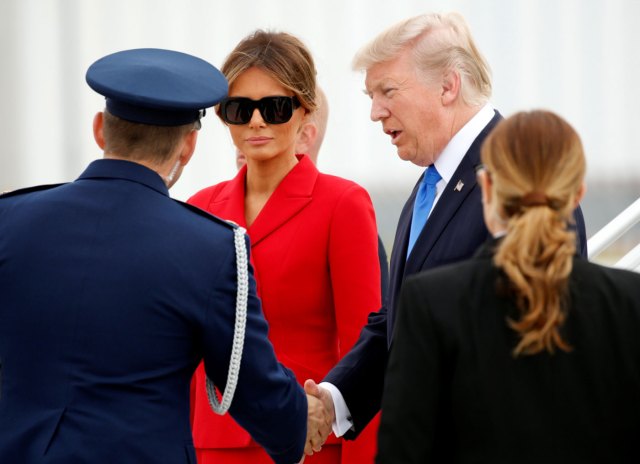 Donald Trump y su esposa Melania llegan a París (Foto Reuters)