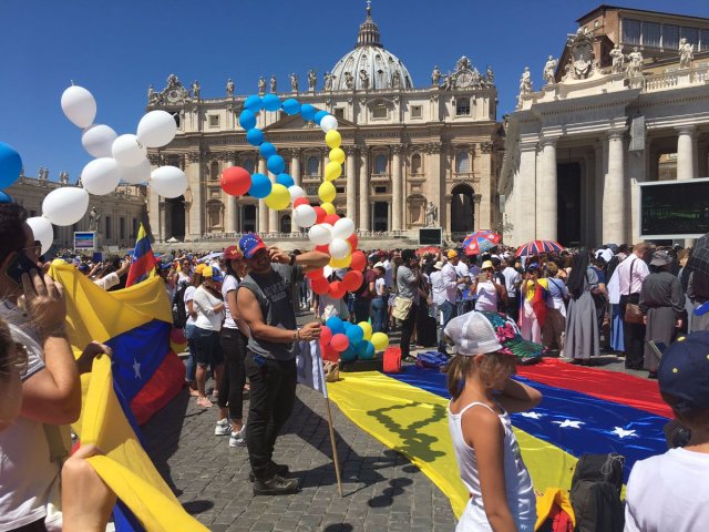 Venezolanos en El vaticano. Referencial (foto @TeLoCuentoNews)
